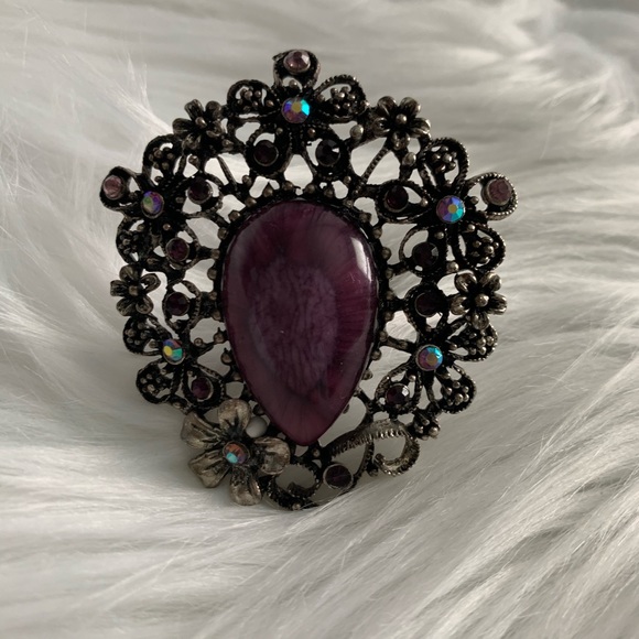 Boutique Jewelry - NEW Purple stone ring